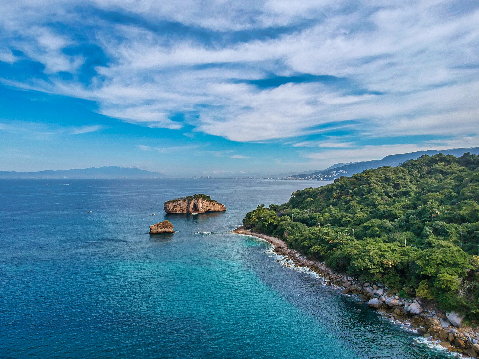 Panoramic view of Los Arcos from the sea