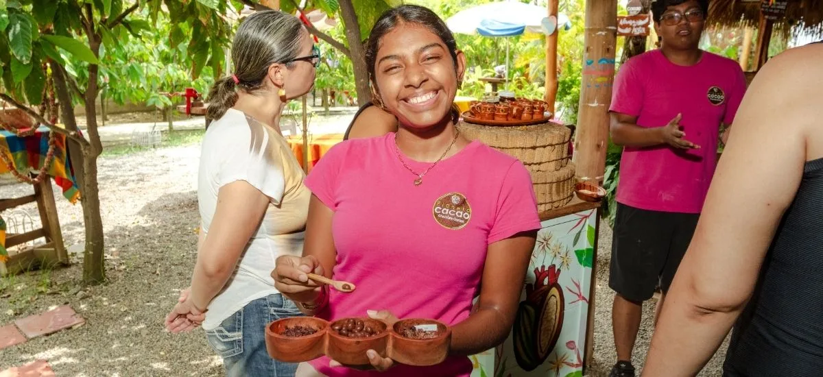 Guide sharing a cacao tasting with guests at Planeta Cacao
